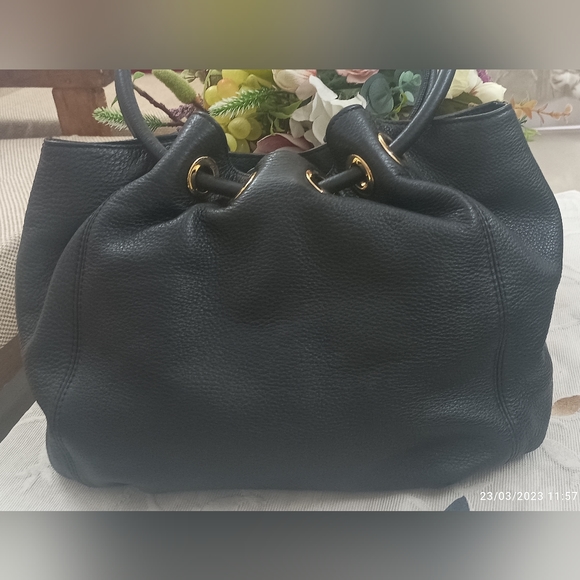 Authentic Michael Kors Leather Medium East West Ring Tote in Black - Picture 2 of 13
